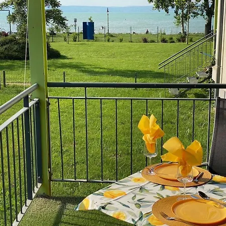 Beachfront Lux 007 *